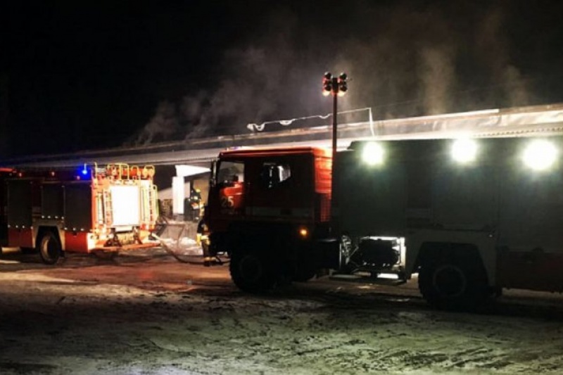 У Дніпрі на проспекті Богдана Хмельницького вночі згоріло складське приміщення
