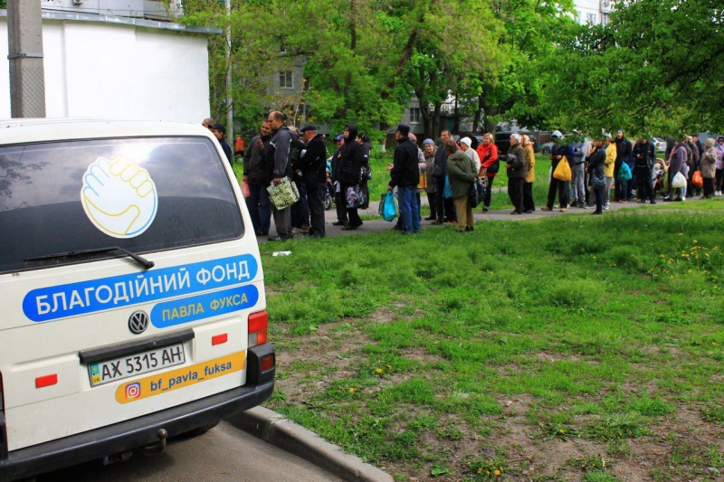 Харьков стоит в очереди за бесплатными обедами