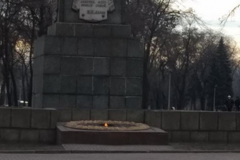 У Кам'янському відновили "Вічний вогонь" під цитатою Леніна