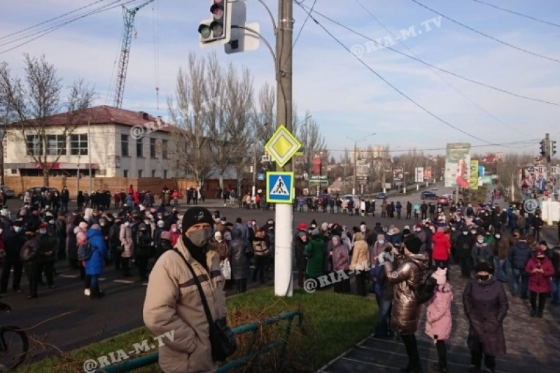 На Запоріжжі сотні людей вийшли на акцію протесту проти високих тарифів на газ і електроенергію