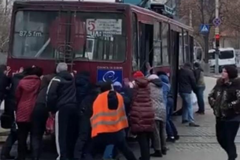 Заплатили – толкайте: казус с троллейбусом в Днепре