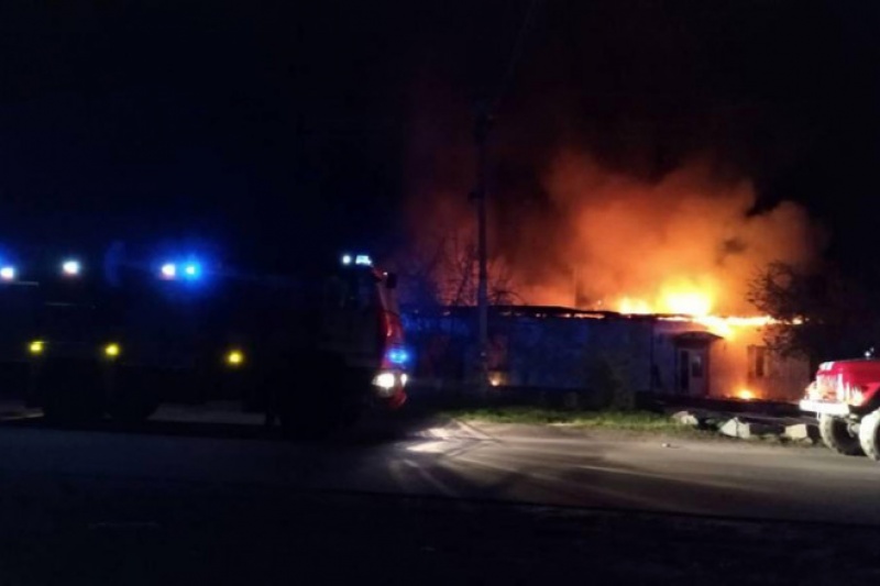 На Полтавщині загорівся магазин, пожежу гасили близько чотирьох годин