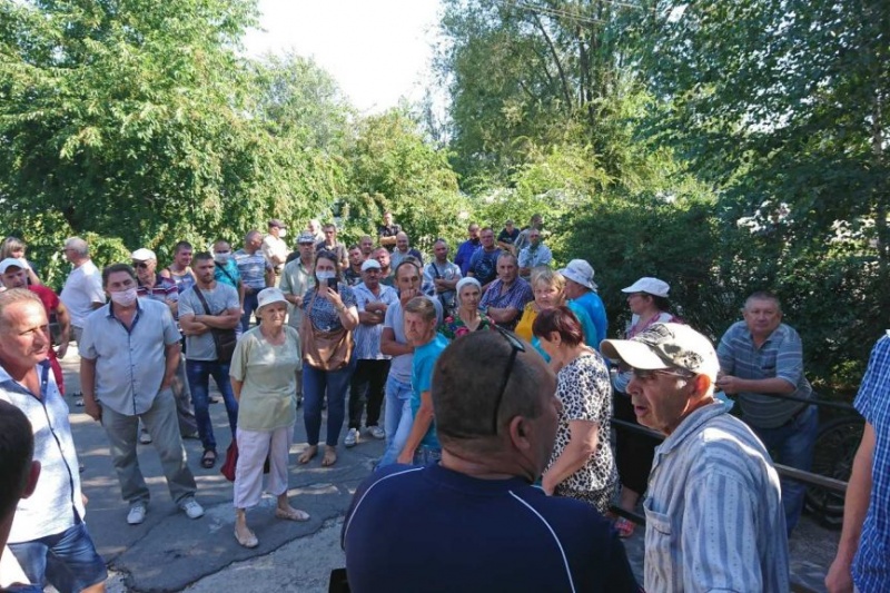 Жители Павловской ОТГ вышли на протест и требуют увольнения главы громады
