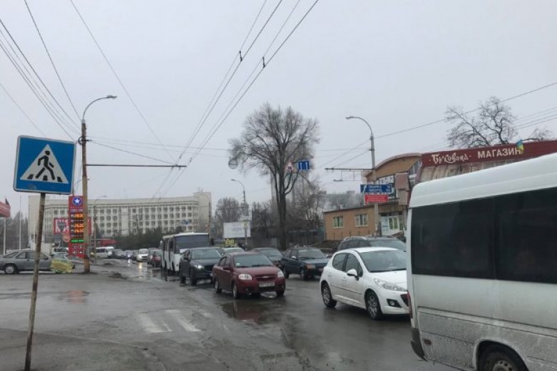 Массовое увольнение маршрутчиков в Запорожье. Народ некому возить
