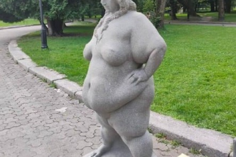 На Львовщине вместо советских памятников начали ставить европейские скульптуры