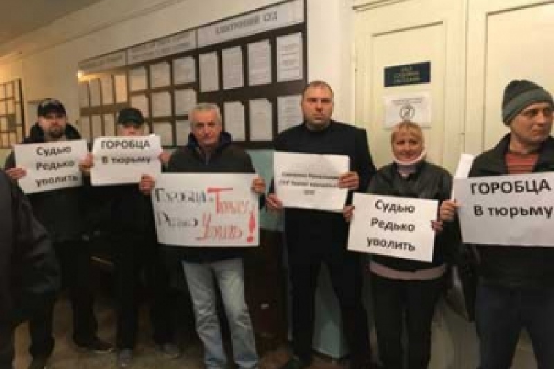 Потерпевшие по громкому делу пикетировали мелитопольский суд