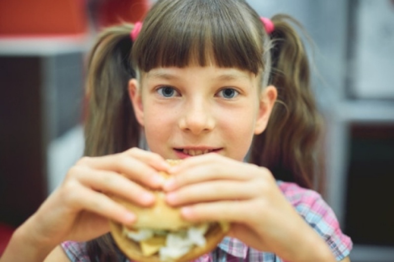 Детей в школах кормить не будут
