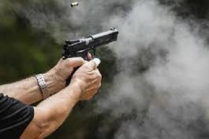В Запорожье на пляже мужчина открыл стрельбу из пистолета