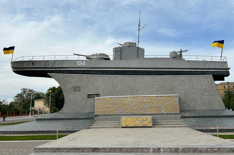 В Измаиле демонтируют мемориальные надписи с памятника морякам Дунайской флотилии