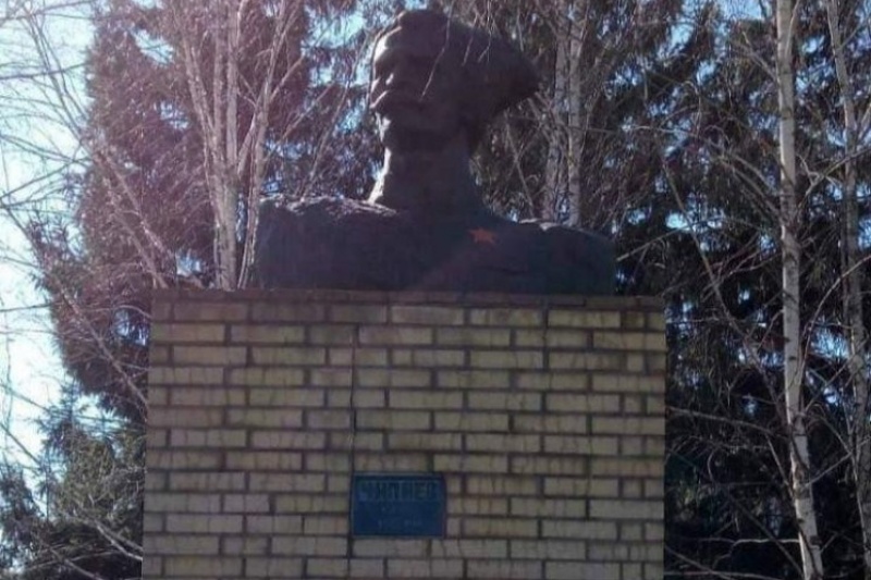 Активісти вимагають демонтувати пам'ятник Чапаєву на Полтавщині
