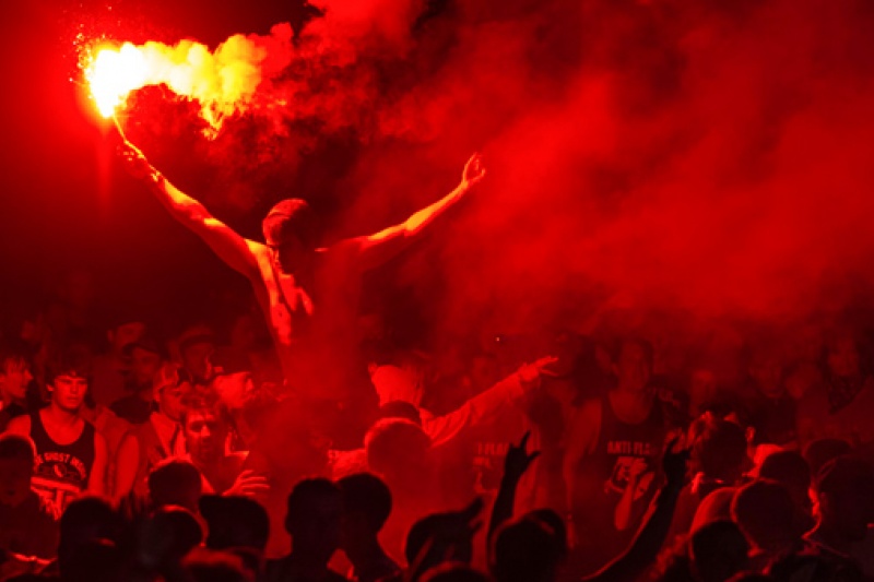 У Запоріжжі футбольні фанати влаштували масову бійку
