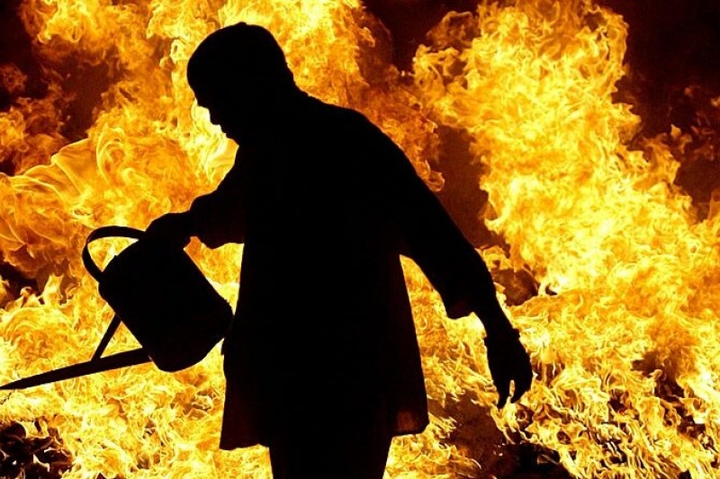Облили бензином і підпалили: у Запоріжжі невідомі здійснили напад на будинок адвоката
