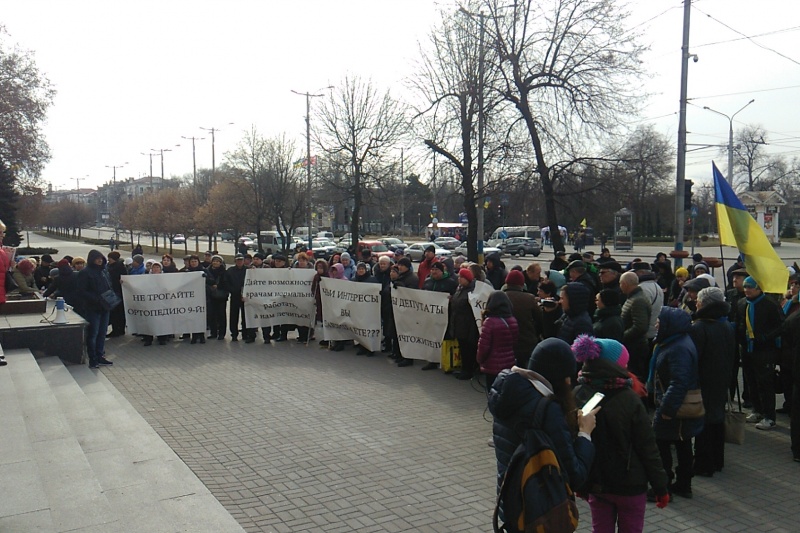 В Запорожье активисты выступают против объединения отделений