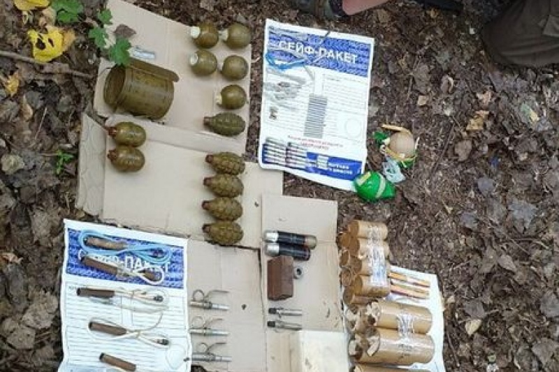 В Сумской и Житомирской областях правоохранители обнаружили тайники с боеприпасами