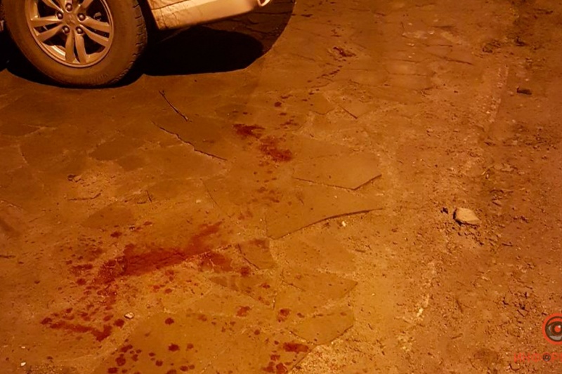 У центрі Дніпра чоловіка вдарили ножем: потерпілий помер на операційному столі
