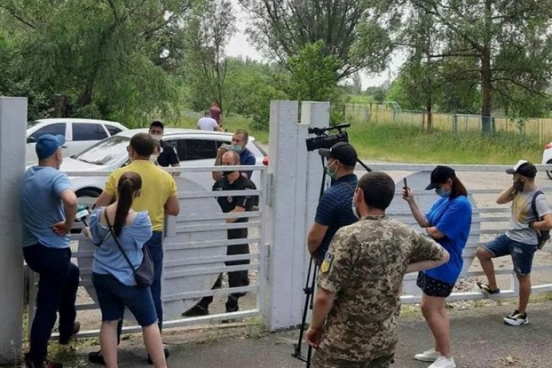 Прощай, «Дорожник»: в Днепропетровской области у детей отбирают лагерь в сосновом лесу