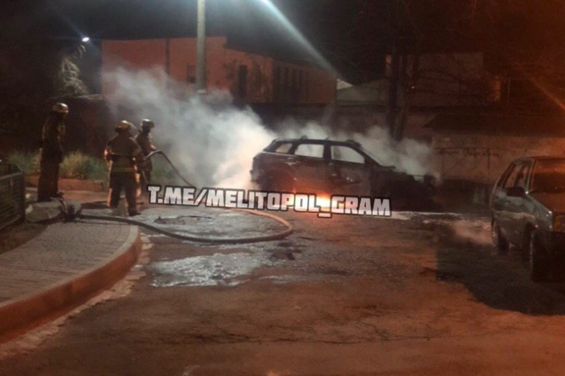 У Запорізькій області підпалили Range Rover: автомобіль згорів вщент