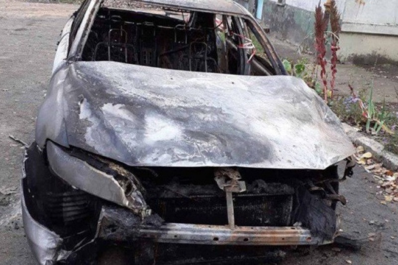 У місті на Дніпропетровщині згоріла автівка: Ймовірно належала поліцейському