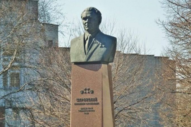 Местные власти Верхнеднепровска отказались демонтировать памятник главе УССР Владимиру Щербицкому