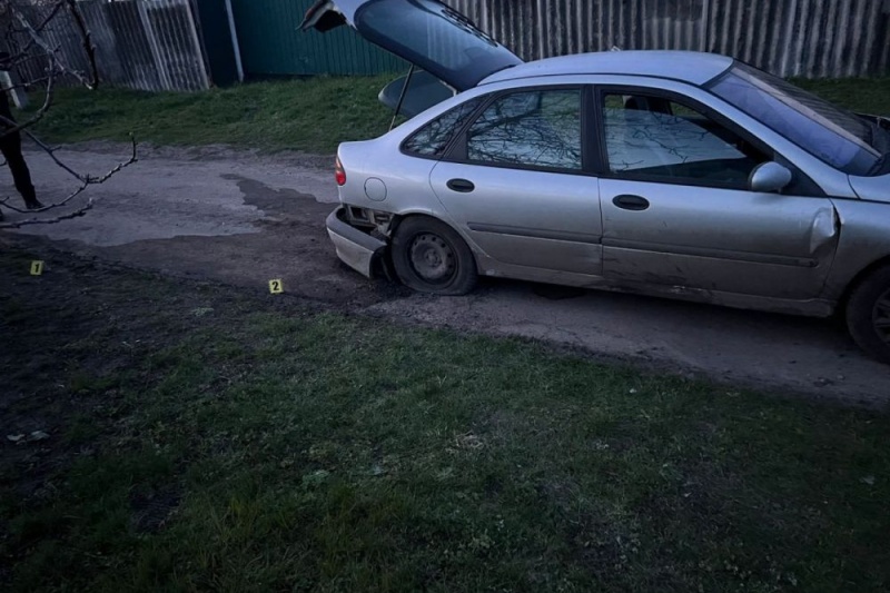 На Харьковщине в Ольховатской громаде неадекват забросал гранатами автомобиль и дом односельчан
