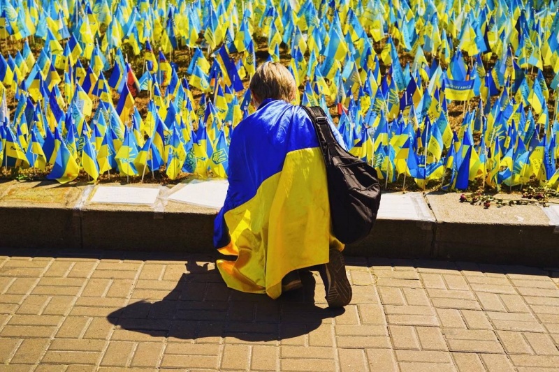 Киев. Флажки на майдане незалежности в честь погибших ВСУшников