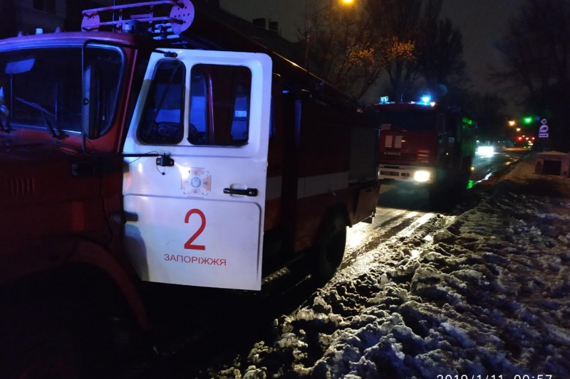 В Запорожье ночью произошел пожар в студенческом общежитии: спасатели эвакуировали полсотни человек
