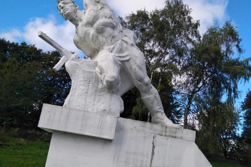 Жители двух сёл на Ивано-Франковщине отказались сносить памятники советским солдатам-освободителям