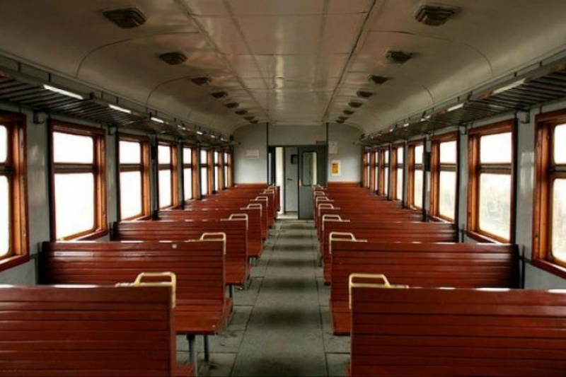 На Полтавщині користуватись приміським залізничним транспортом можна буде лише за спецперепустками