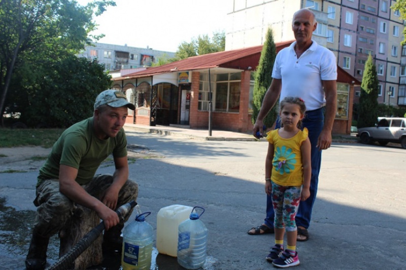 На Дніпропетровщині військові містечка вже місяць залишаються без води