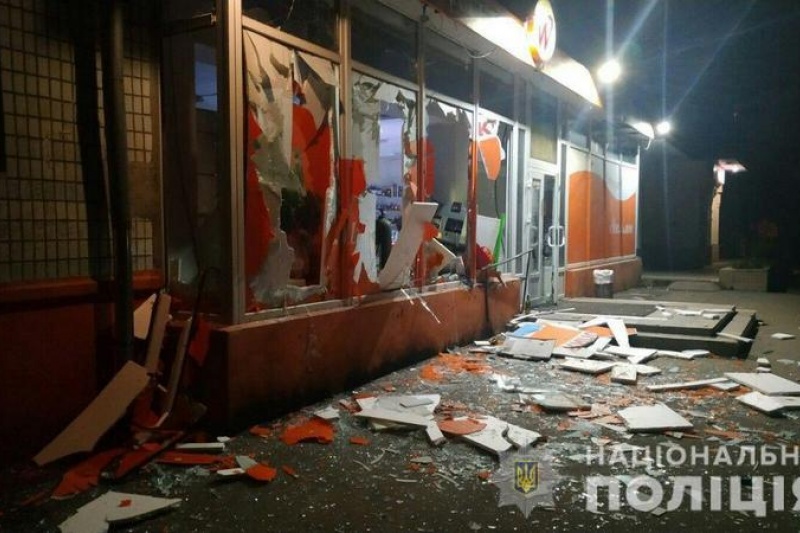 В Запорожье в жилом доме прогремел взрыв: взорвали и ограбили банкомат Приватбанка
