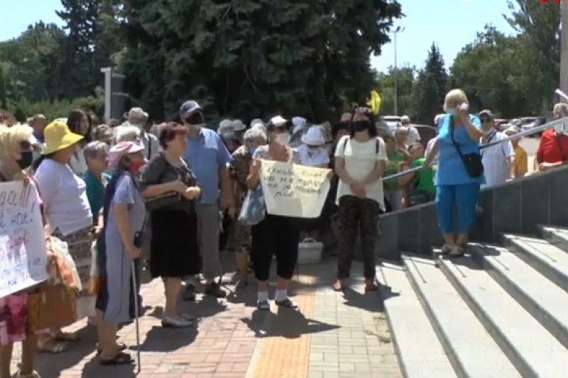 На Дніпропетровщині пенсіонери вийшли на мітинг за збереження пільгового проїзду