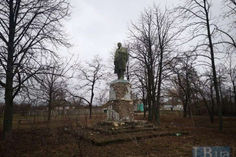 В селе Полтавской области решили снести Ленина