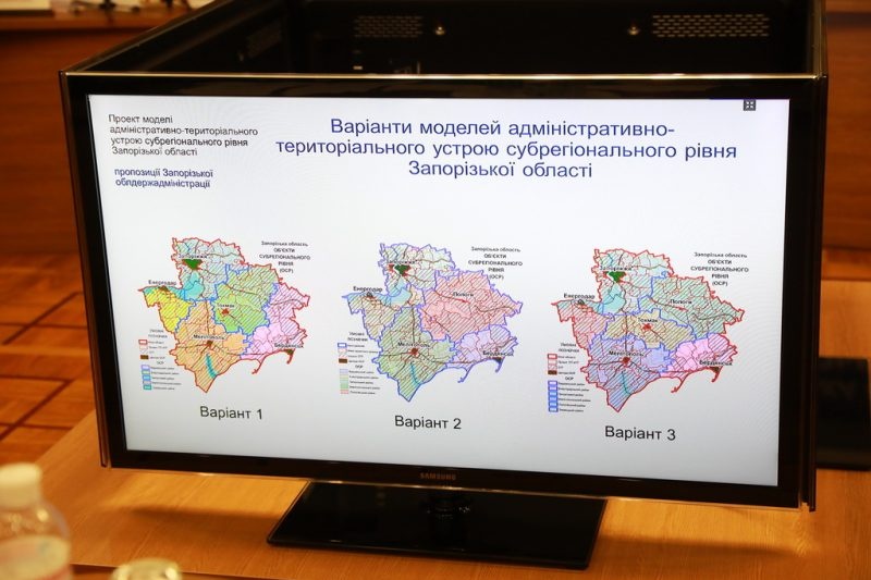 В Запорожье не пришли к консенсусу с народными депутатами, сколько оставить в области районов