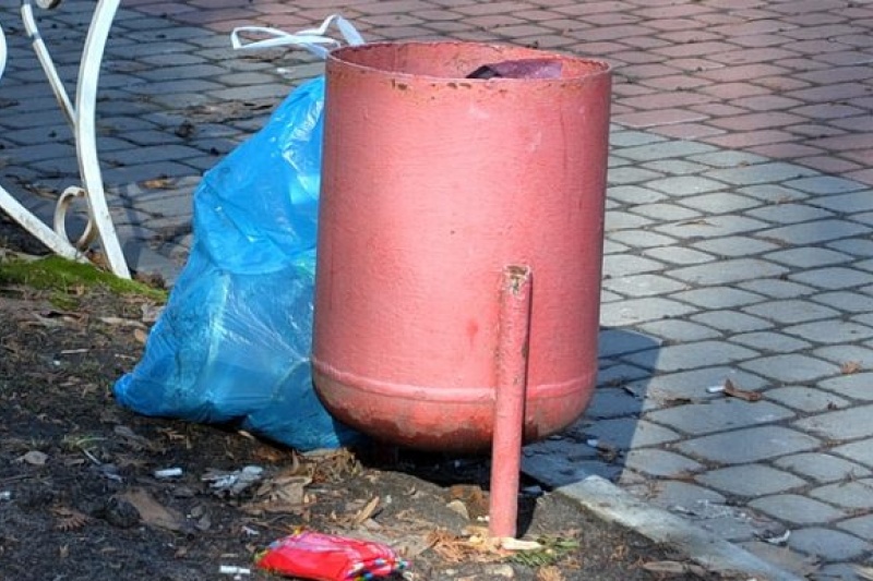 Бардак у комунальній галузі: вчора Ямпіль залишився без вивозу сміття