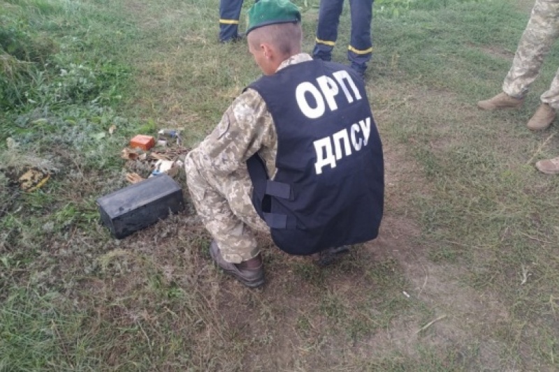 Прикордонники виявили вибухівку та боєприпаси у курортній Кирилівці