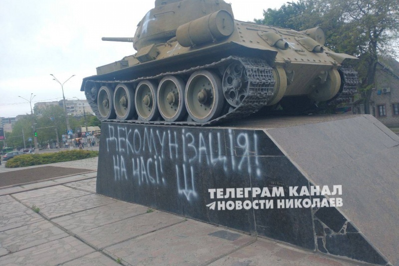 В Николаеве вандалы поглумились над памятником советскому танку Т-34