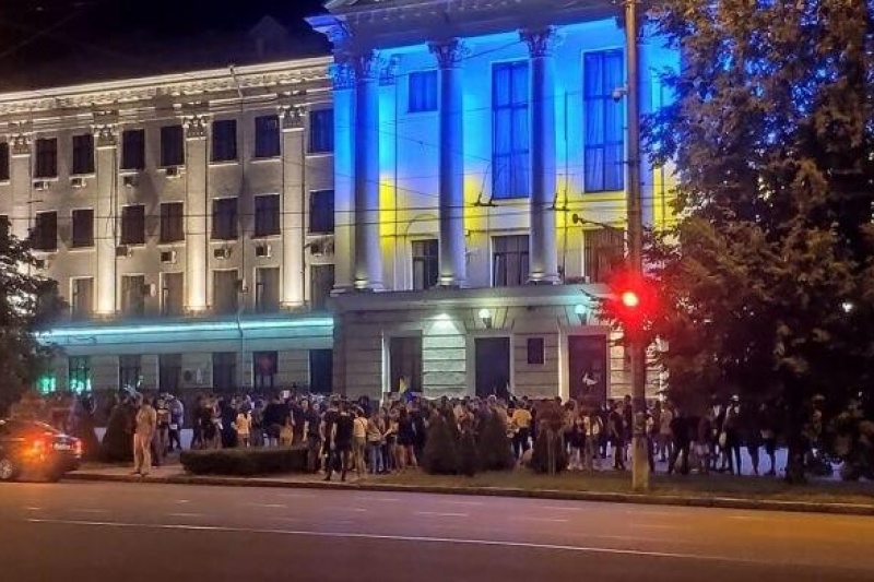 В Запорожье под стенами мэрии прошла акция протеста работников развлекательных заведений с Набережной