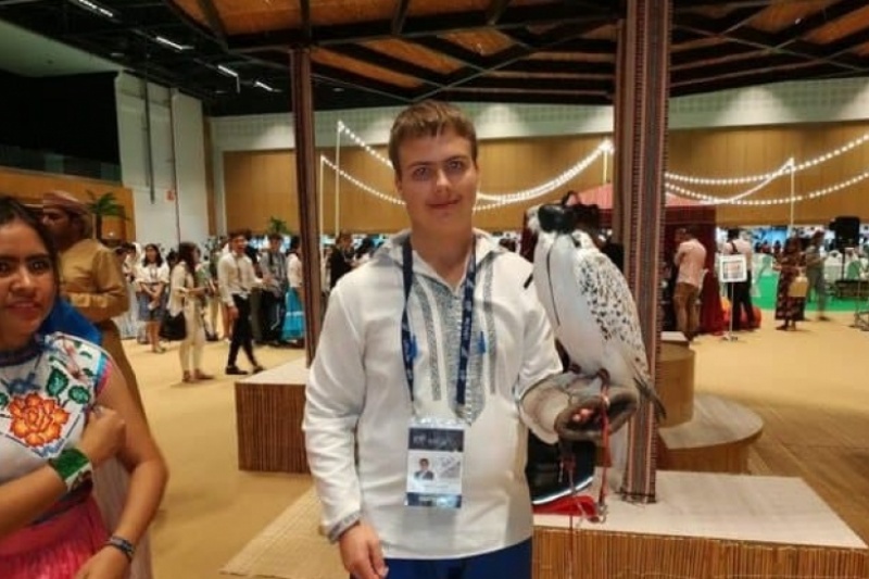 Школьник Виктор Уланов из Днепра выиграл конкурс научных проектов Азиатско-Тихоокеанской конференции