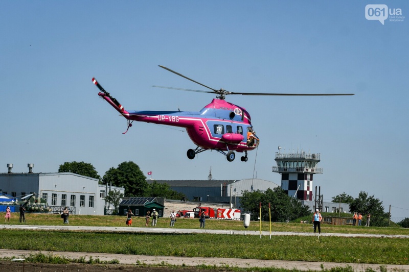 В Запорожский тренировочный вертолётный центр приезжают на обучение пилоты со всего мира
