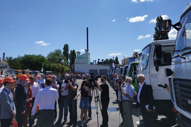 На Крюківський вагонзавод прибула велика делегація з Верховної Ради