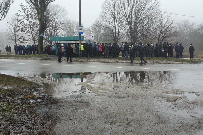 В Каменском протестуют: люди перекрыли трассу на Днепр