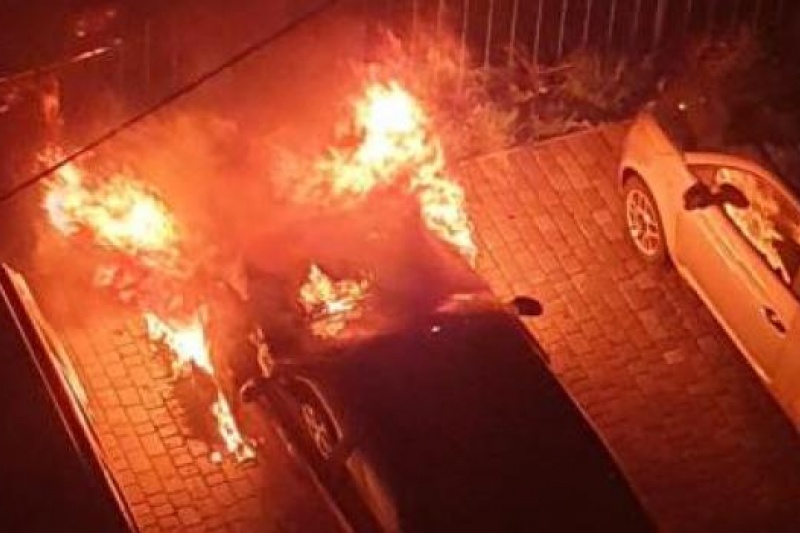 Біля приміщення Крюківського райсуду Кременчука вночі горіла автівка: пожежа з підтекстом