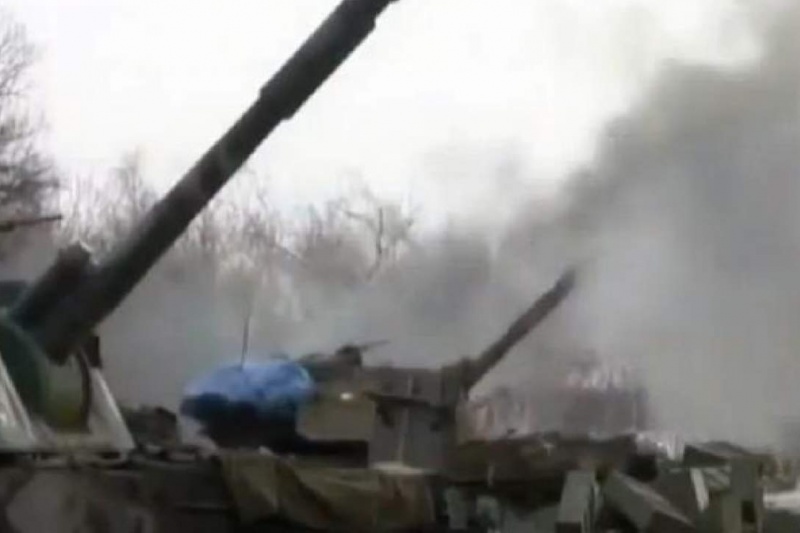 Артиллеристы ВСУ расстреляли украинских солдат, сдающихся в плен