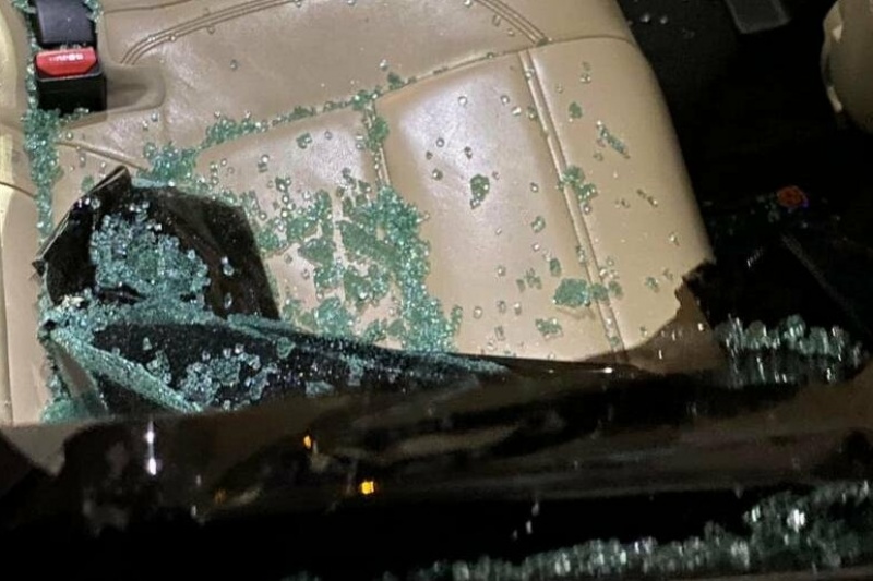 «Меня пытаются запугать»: днепровскому адвокату на Победе разбили машину