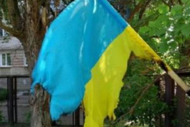 В Запорожье неизвестные сорвали флаг Украины