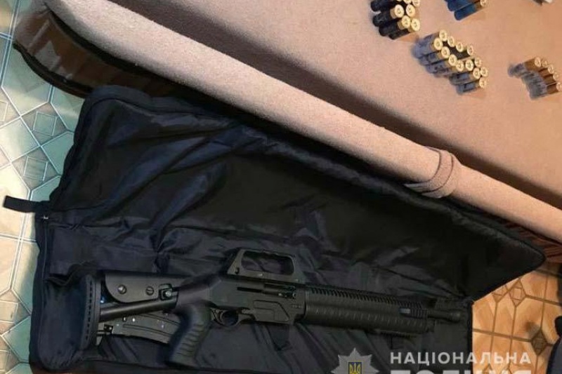 На Дніпропетровщині озброєні чоловіки побили відвідувачів закладу