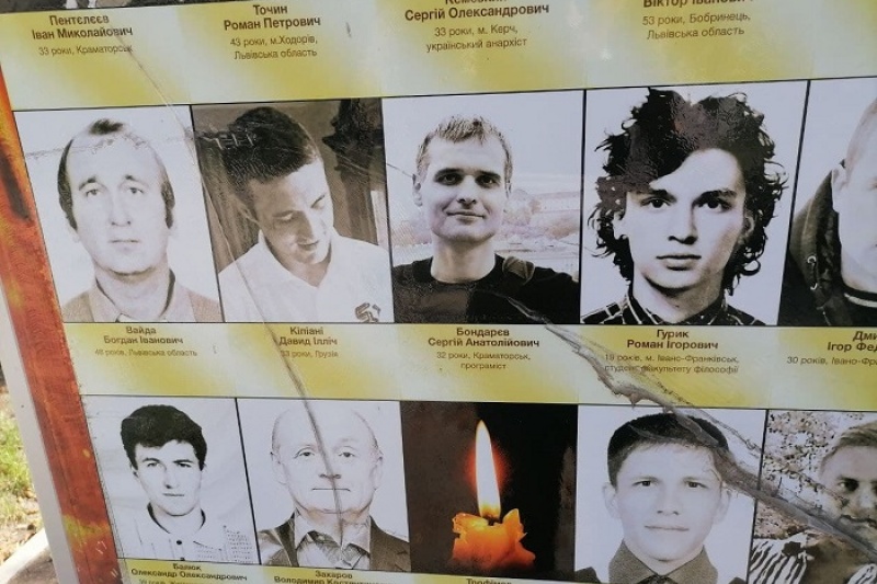 В Запорожской области неизвестные испортили мемориал памяти погибших участников АТО и Небесной Сотни