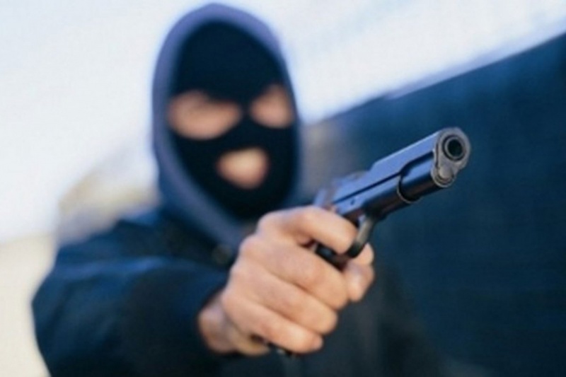 С ружьем и в шлемах: в Днепре двое мужчин ограбили предприятие