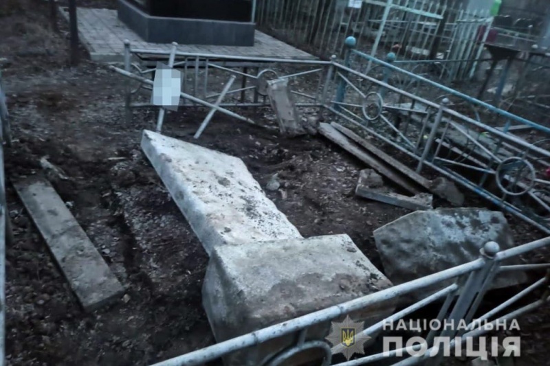 В Запорожье вандалы надругались над могилами: есть версия об антисемитизме