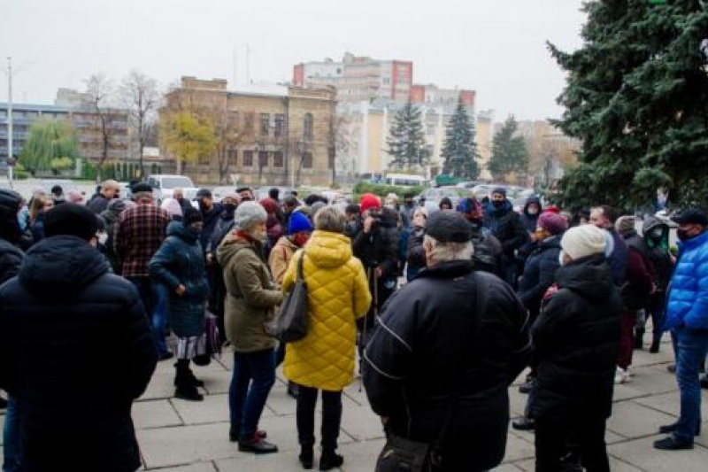 «Ні карантину вихідного дня!», «Ні фіскалізації»: у Кременчуці мітингували працівники ринків